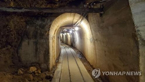 사도광산을 대표하는 아이카와 금은산에서 메이지시대 이후 건설된 갱도. 구불구불하고 좁은 에도시대 갱도와 달리 비교적 넓게 매끈하게 뚫려 있다. 연합뉴스